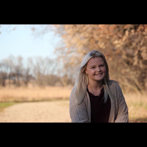 Meet your Posher, Jackie - Picture 2 of 3